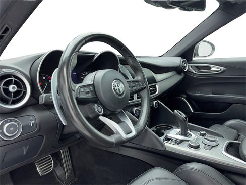 Used 2023 Alfa Romeo Giulia Veloce image 13