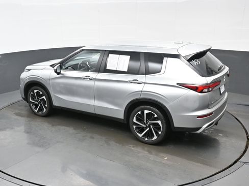 Used 2023 Mitsubishi Outlander SE image 37