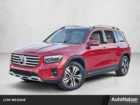 Used 2025 Mercedes-Benz GLB 250 4MATIC image 1