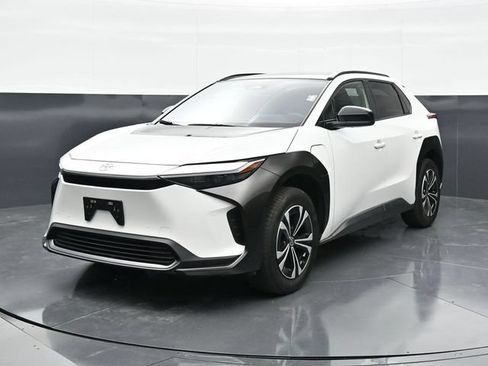 Used 2024 Toyota bZ4X AWD w/ Weather Package image 5