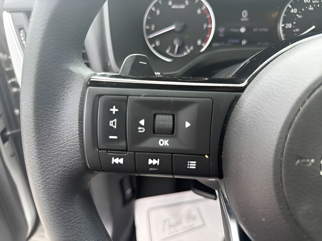 Used 2023 Nissan Rogue SV FWD image 32