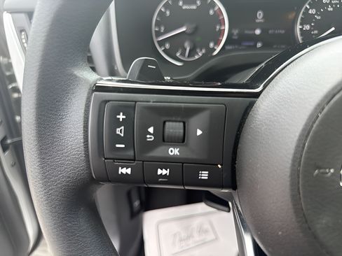Used 2023 Nissan Rogue SV FWD image 32