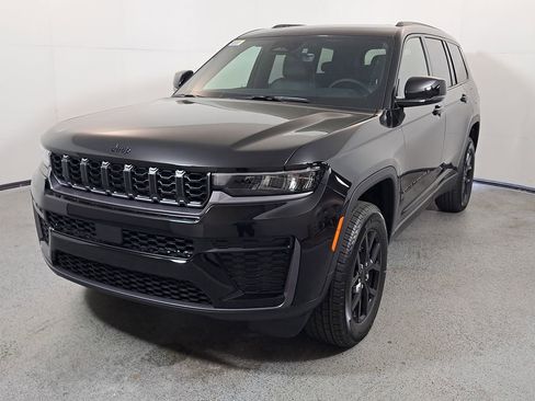 New 2026 Jeep Grand Cherokee L 2WD image 3