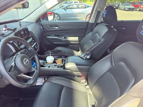 Certified 2024 Nissan Pathfinder SL w/ SL Premium Package FWD image 9