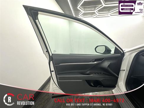 Used 2022 Toyota Camry SE FWD image 13