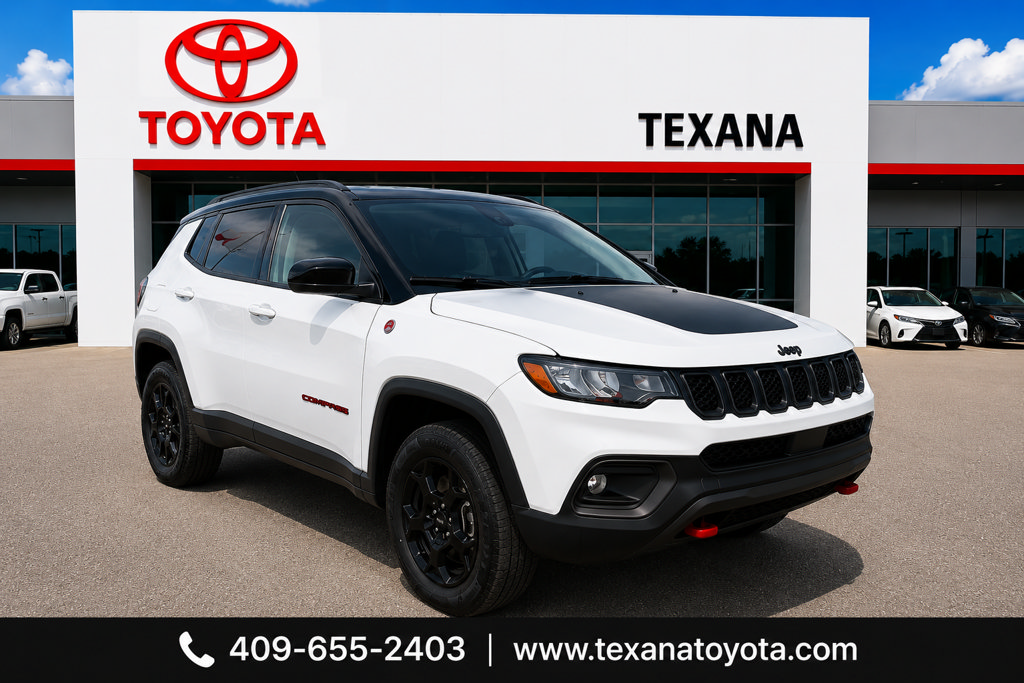 Used 2023 Jeep Compass Trailhawk AWD/4WD image 1