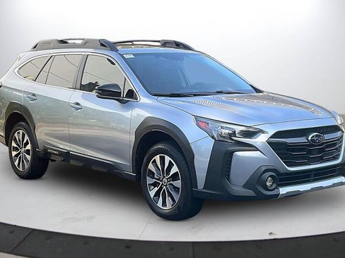 Used 2025 Subaru Outback Limited AWD/4WD image 2