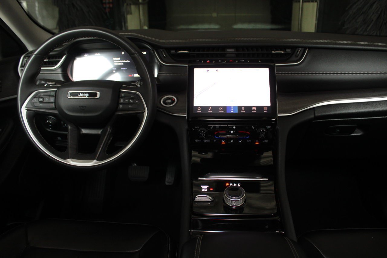 Used 2023 Jeep Grand Cherokee Limited AWD/4WD image 40