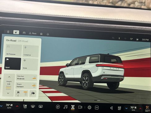 Used 2023 Rivian R1S Adventure AWD/4WD image 40