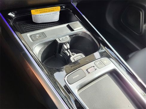 New 2025 Mercedes-Benz GLB 250 4MATIC image 30