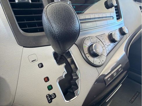 Used 2011 Toyota Sienna LE image 23