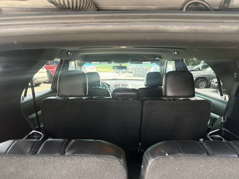 Used 2017 Ford Explorer XLT w/ Equipment Group 202A AWD/4WD image 14