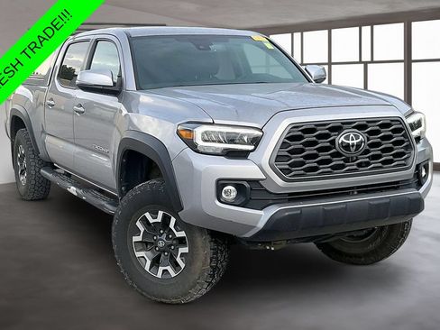 Used 2021 Toyota Tacoma TRD Off-Road w/ TRD Premium Off Road Package AWD/4WD image 3