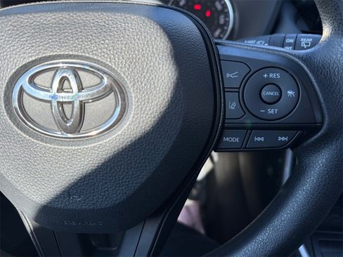 Used 2022 Toyota RAV4 XLE image 30