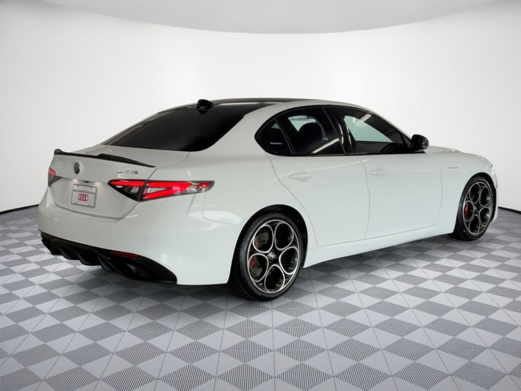 Used 2024 Alfa Romeo Giulia Veloce RWD image 9