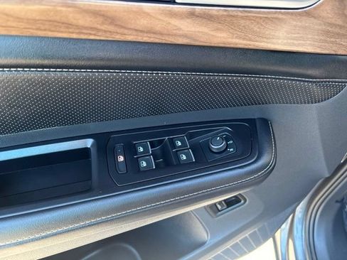 Used 2024 Volkswagen Atlas SE FWD image 16