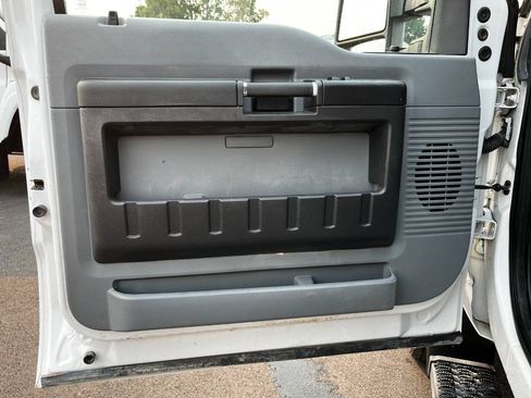 Used 2012 Ford F550 4x4 Crew Cab Super Duty w/ Payload Upgrade Pkg image 9