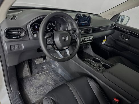 New 2025 Honda Pilot Touring image 8