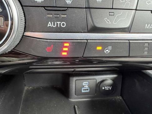 Used 2022 Ford Escape SE w/ SE Sport Appearance Package image 17