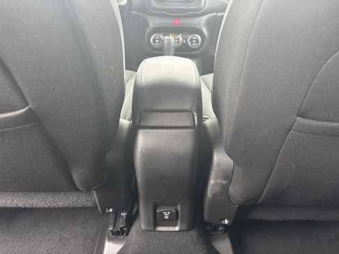 Used 2017 Jeep Renegade Altitude image 29