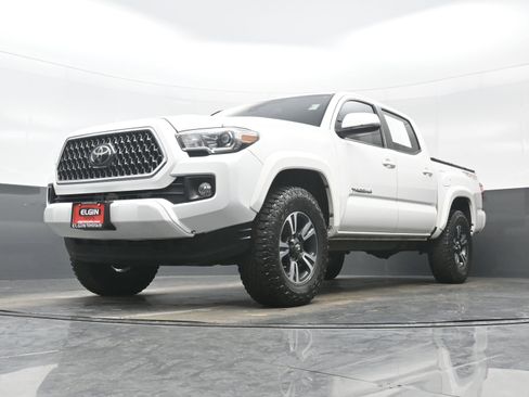 Used 2018 Toyota Tacoma TRD Sport image 28