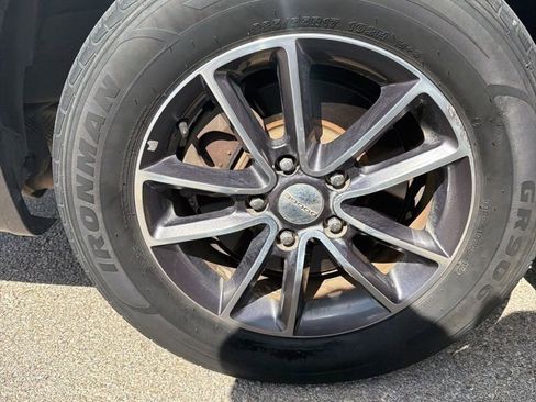 Used 2017 Dodge Grand Caravan SXT image 9