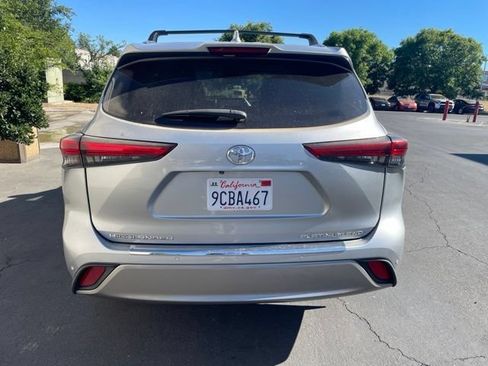 Used 2022 Toyota Highlander Platinum AWD/4WD image 5