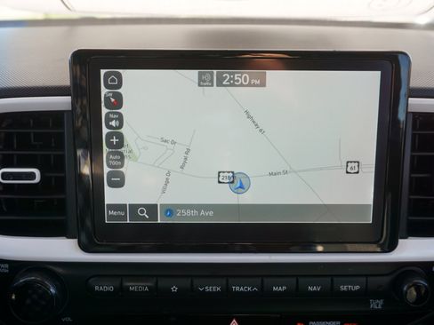 Used 2022 Hyundai Venue Limited image 13