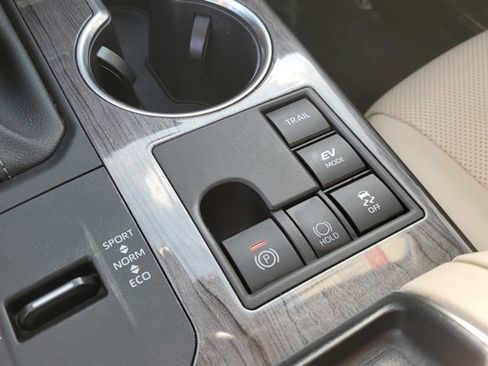 Used 2023 Toyota Highlander Platinum image 24