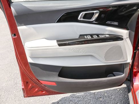 Used 2023 Kia Carnival SX image 32