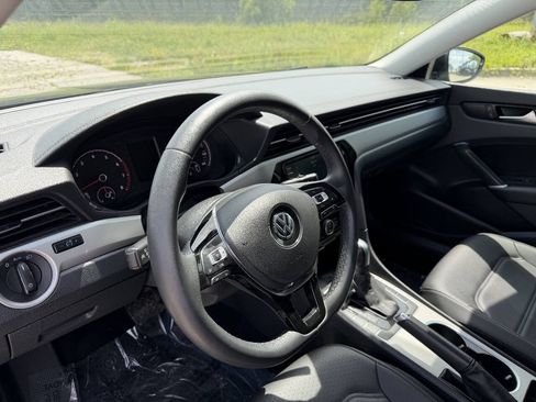 Used 2022 Volkswagen Passat 2.0T SE FWD image 11
