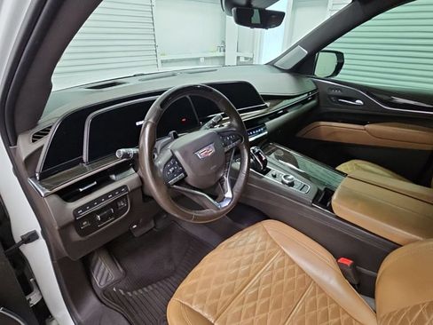Used 2022 Cadillac Escalade Premium Luxury w/ Performance Package AWD/4WD image 12