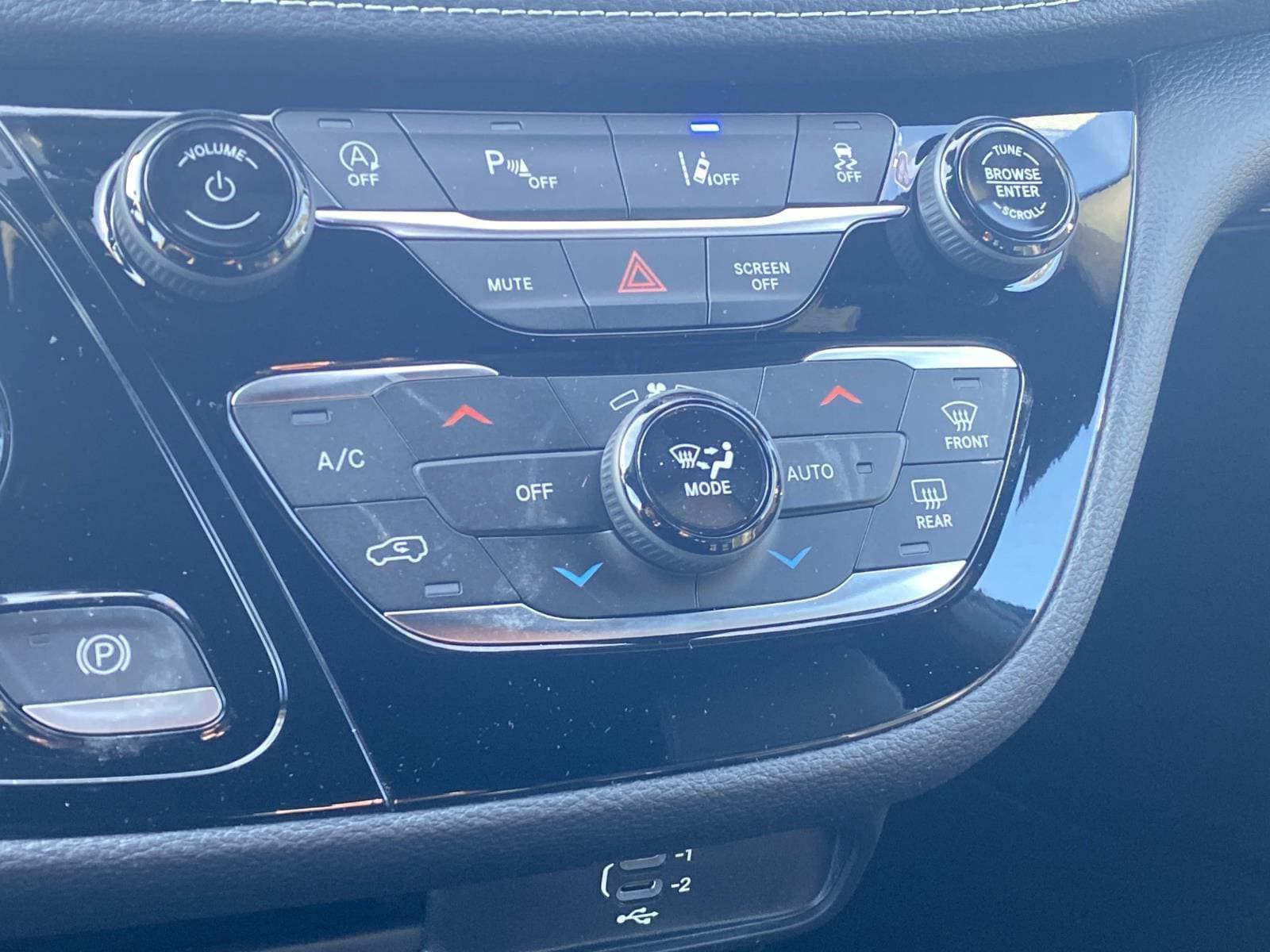 New 2026 Chrysler Pacifica Select w/ S Appearance Package FWD image 13