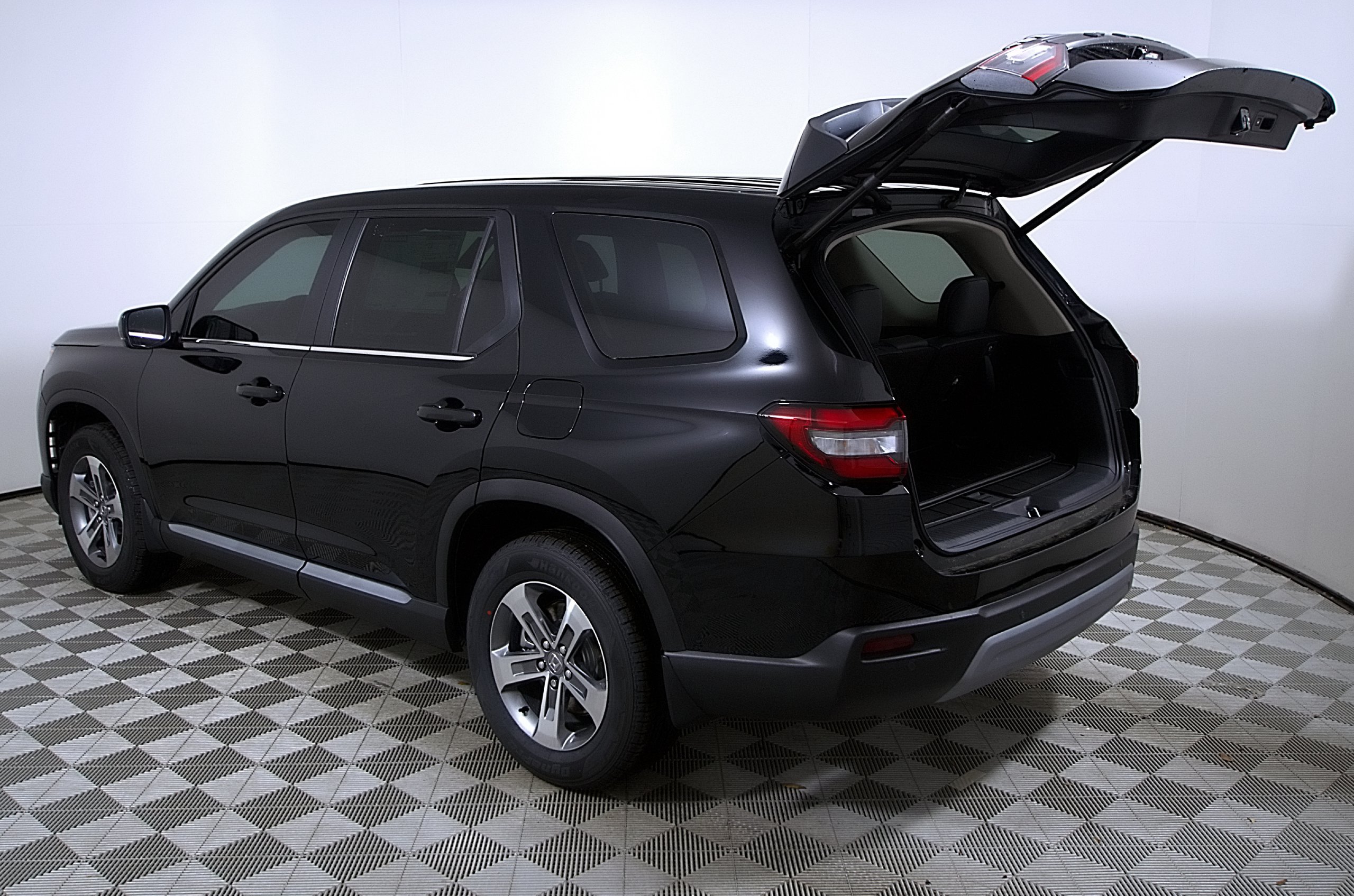 Used 2025 Honda Pilot EX-L image 10