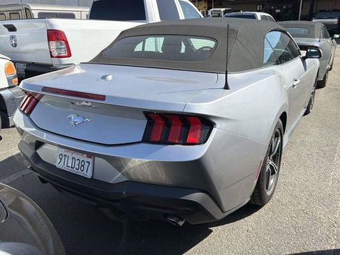 Used 2025 Ford Mustang Convertible RWD image 2