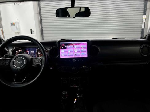Used 2022 Jeep Gladiator Sport AWD/4WD image 10