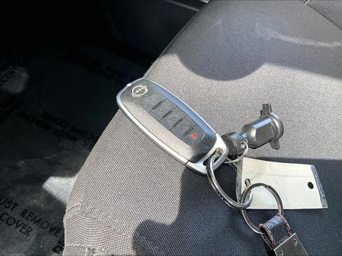 Used 2025 Nissan Pathfinder SV FWD image 14