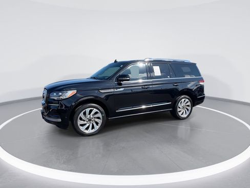 Used 2024 Lincoln Navigator Reserve AWD/4WD image 4