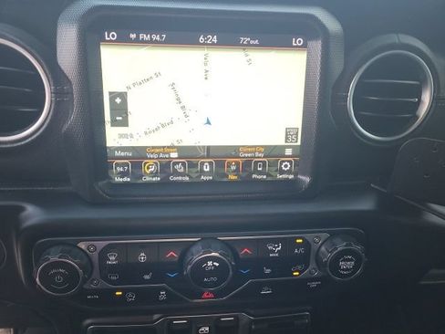 Used 2020 Jeep Gladiator Overland AWD/4WD image 7