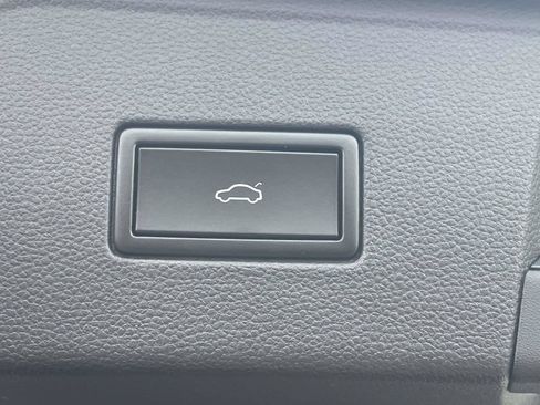 Used 2018 Volkswagen Atlas SE w/ R-Line Package FWD image 11