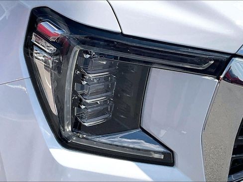 Used 2023 GMC Yukon SLE AWD/4WD image 27