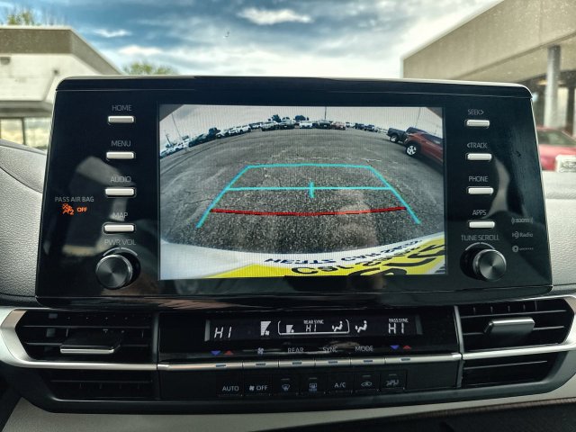 Used 2024 Toyota Sienna LE FWD image 17