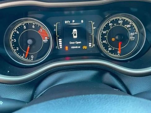 Used 2017 Jeep Cherokee Sport AWD/4WD image 15