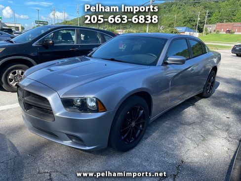 Used 2014 Dodge Charger SE RWD image 1