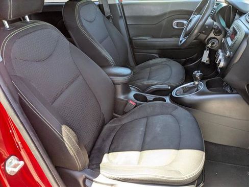 Used 2015 Kia Soul + FWD image 18