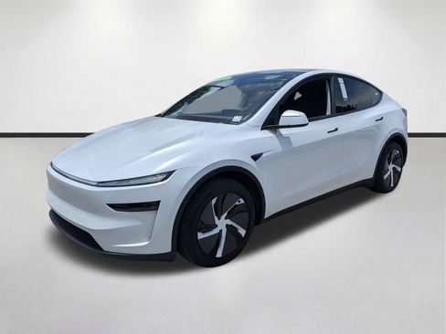 Used 2026 Tesla Model Y AWD image 8