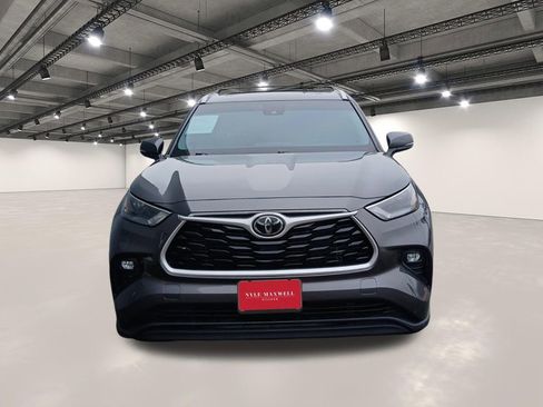 Used 2022 Toyota Highlander XLE FWD image 18
