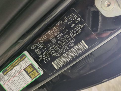 Used 2025 Hyundai Elantra SEL FWD image 39
