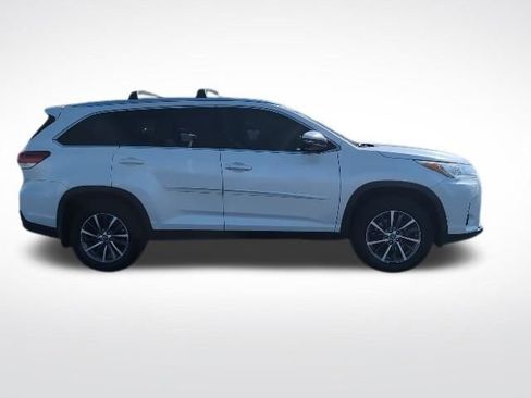 Used 2019 Toyota Highlander XLE image 4
