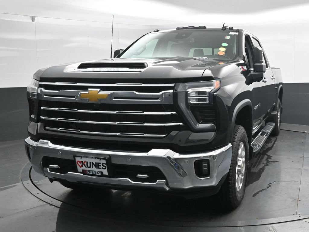 Used 2024 Chevrolet Silverado 2500 LTZ w/ LTZ Convenience Package AWD/4WD image 10